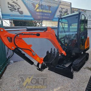 Мини багер LAIDONG NT-E25, 2.5 тона, с кабина и чупеща стрела, разширен работен диапазон